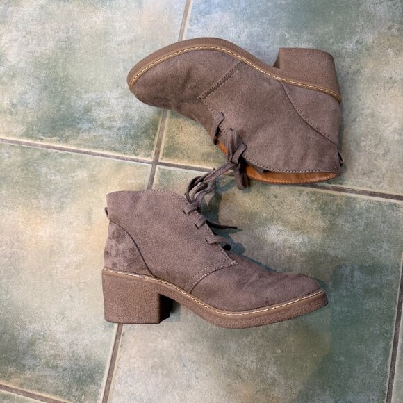 Merona Tan Suede Chukka Lace Up Booties Size 8 Lugg Gum Sole - Picture 2 of 10